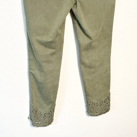 Chico’s Size 1 Women's Size 8 Pull-on Green Jegging Jeans Eyelet Lace Tulip Hem - Picture 8 of 14